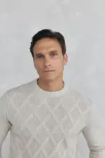 Diamond pattern round neck sweater