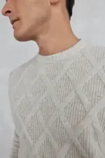 Diamond pattern round neck sweater