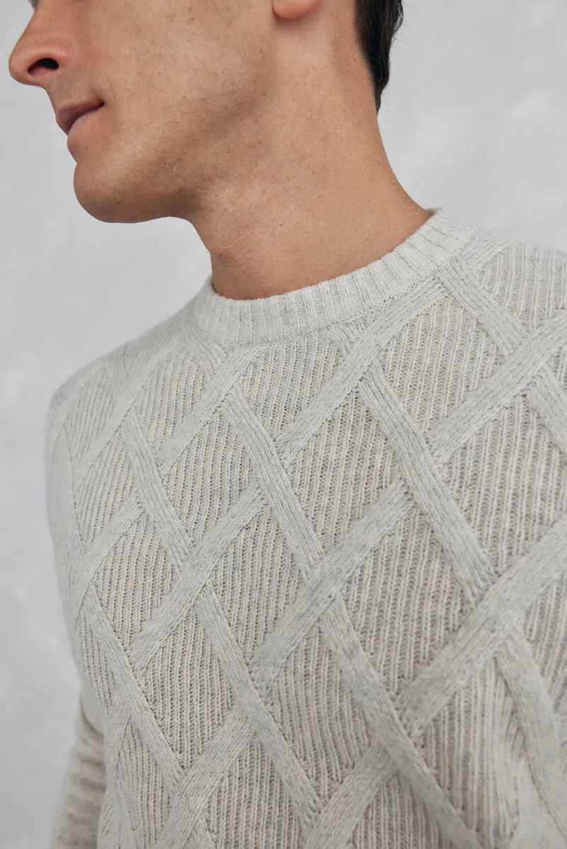 Diamond pattern round neck sweater
