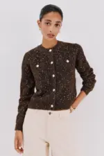 Short jacket with buttons