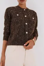 Short jacket with buttons