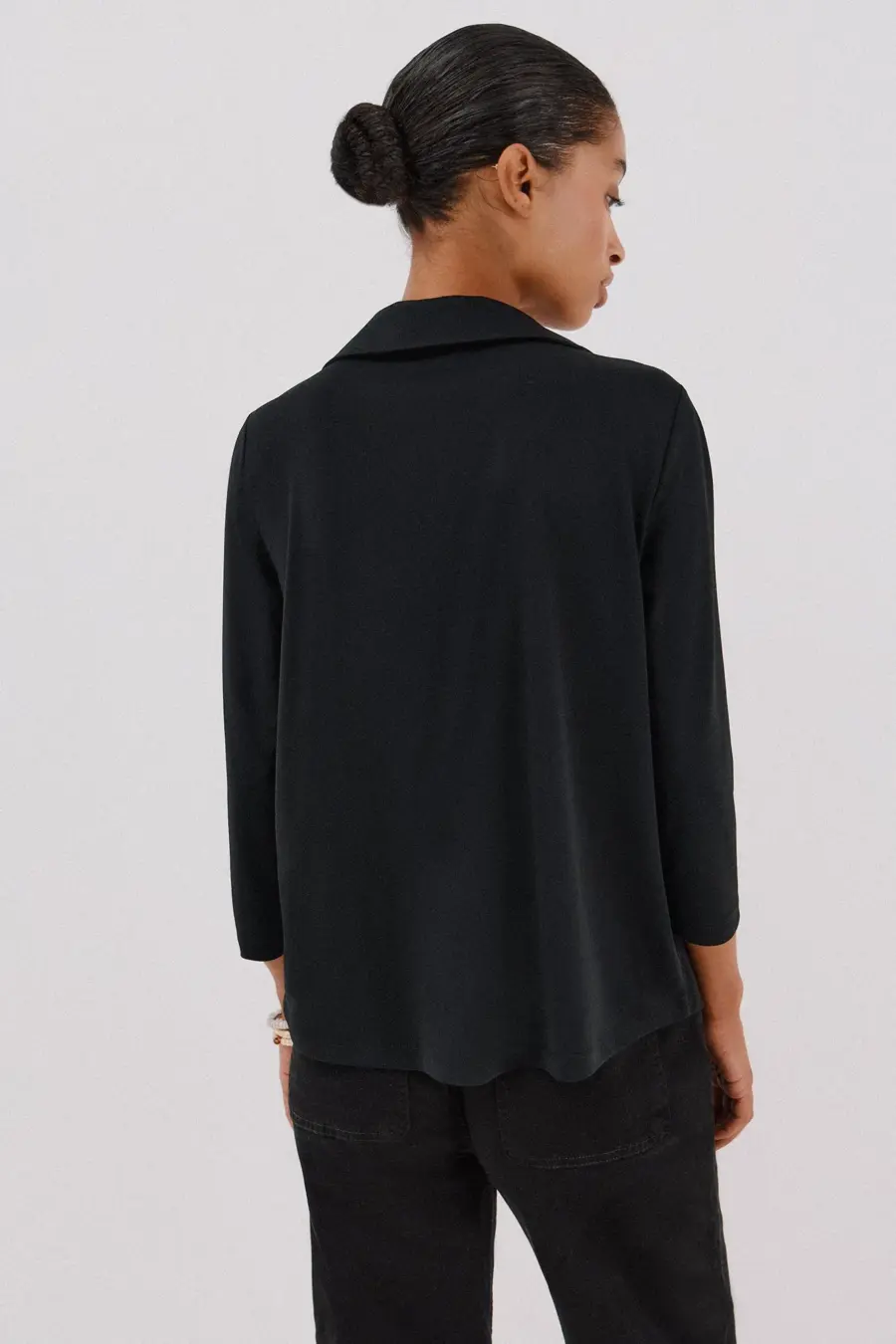 Elastic buttons shirt