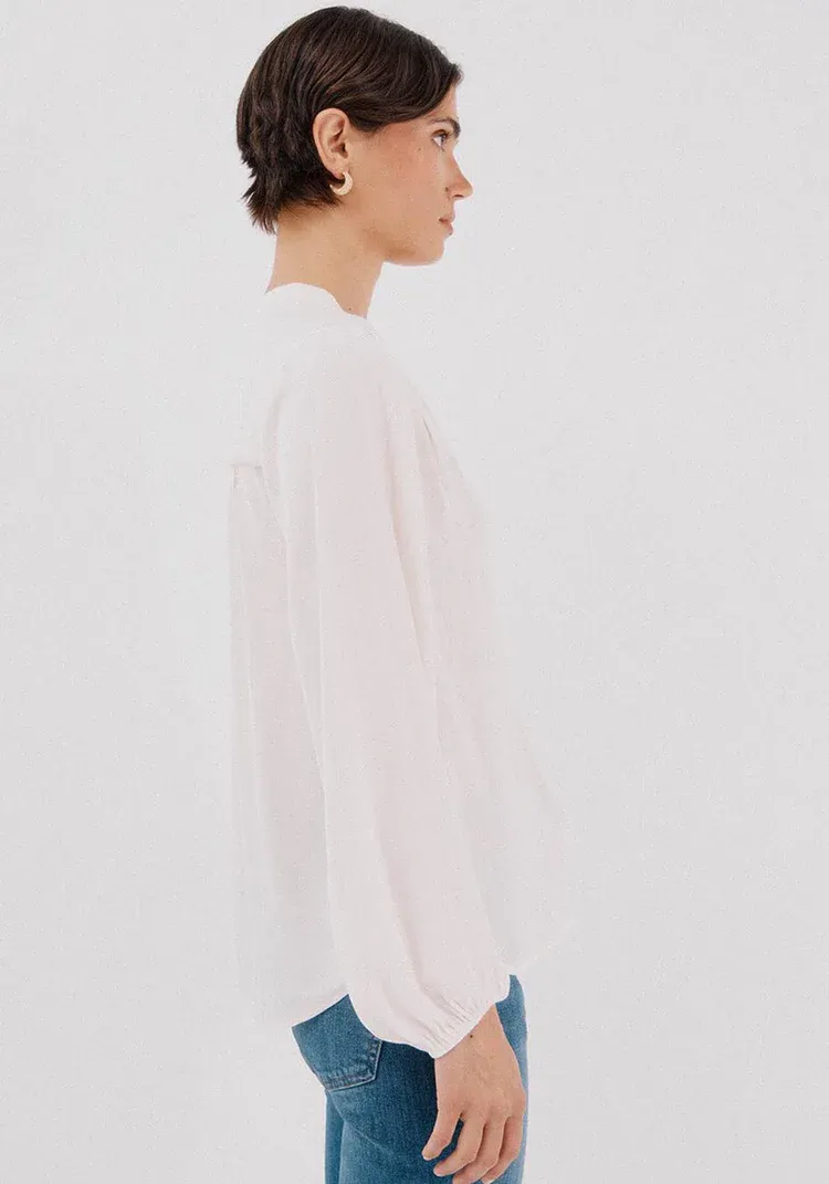 Elastic buttons shirt