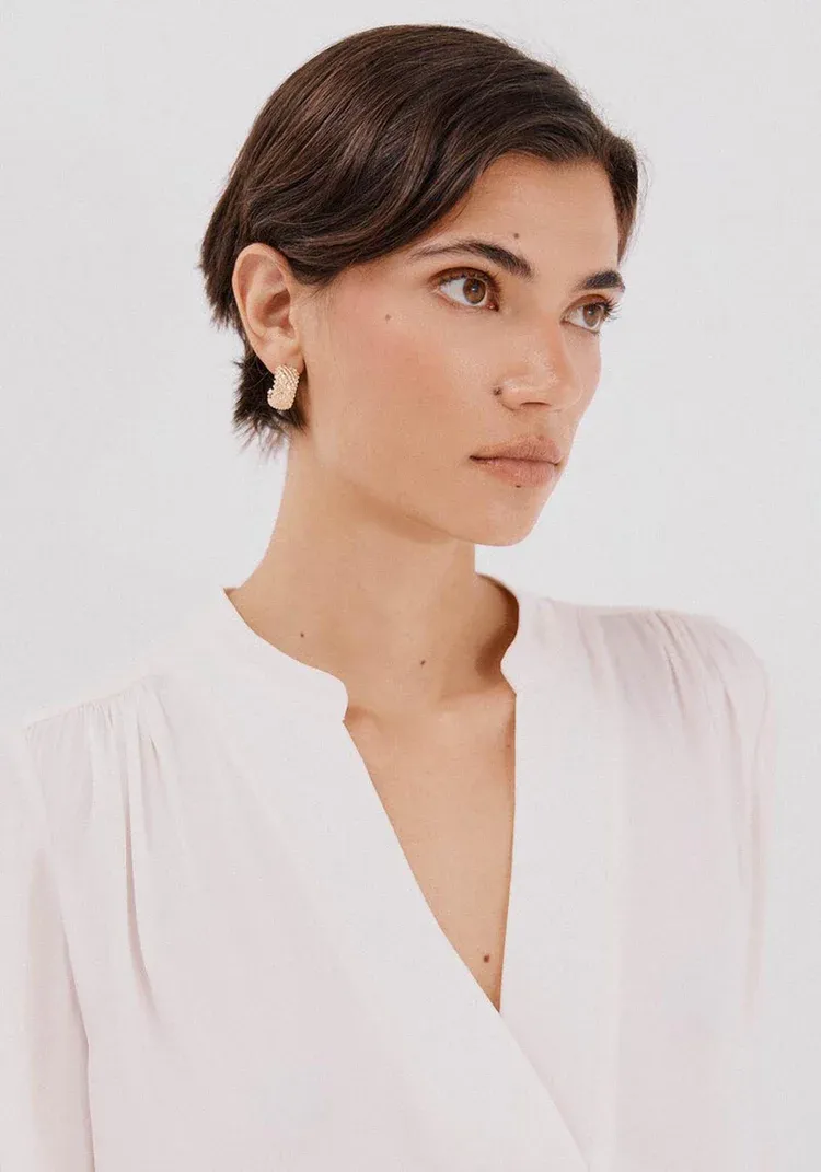 Elastic buttons shirt