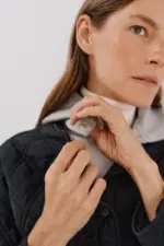 Short anorak hooded sweatshirt