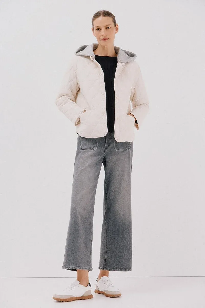 Short anorak hooded sweatshirt