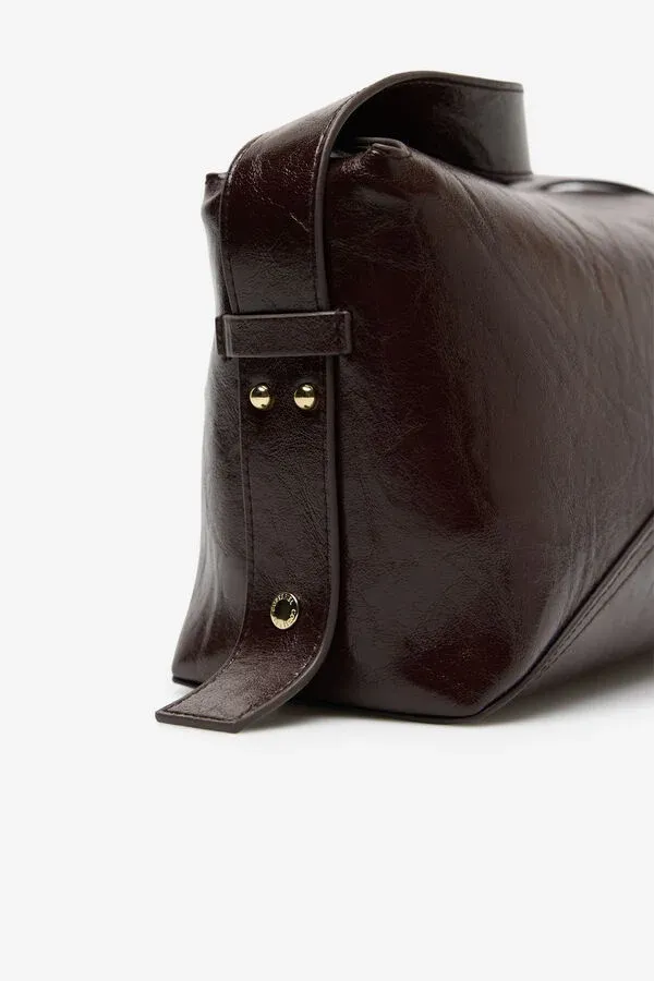 Shoulder pocket cuts