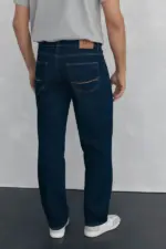Straight-fit jeans