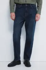 Dark wash straight fit jeans