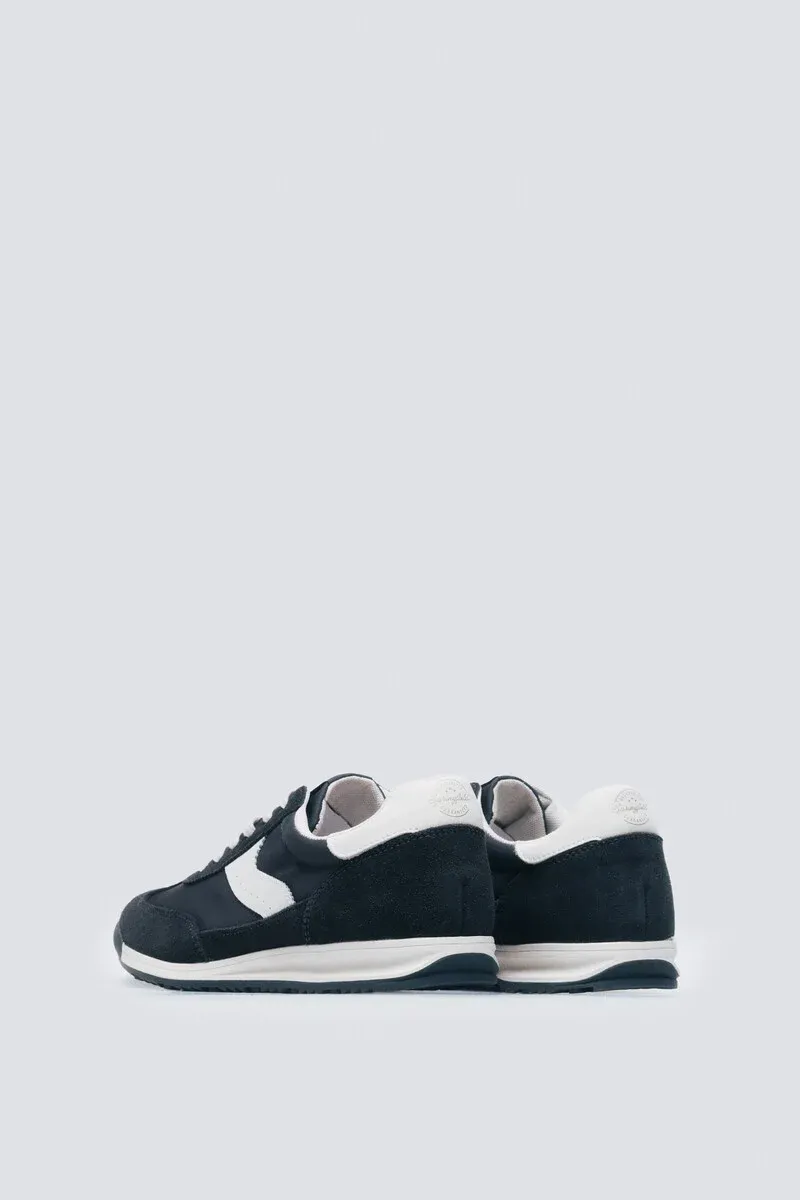 Retro style leather sneaker