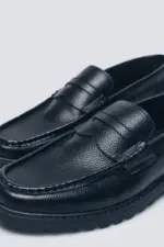 Engraved fashion loafer