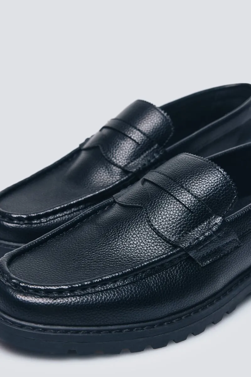 Engraved fashion loafer