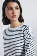 Striped T-shirt with shoulder buttons