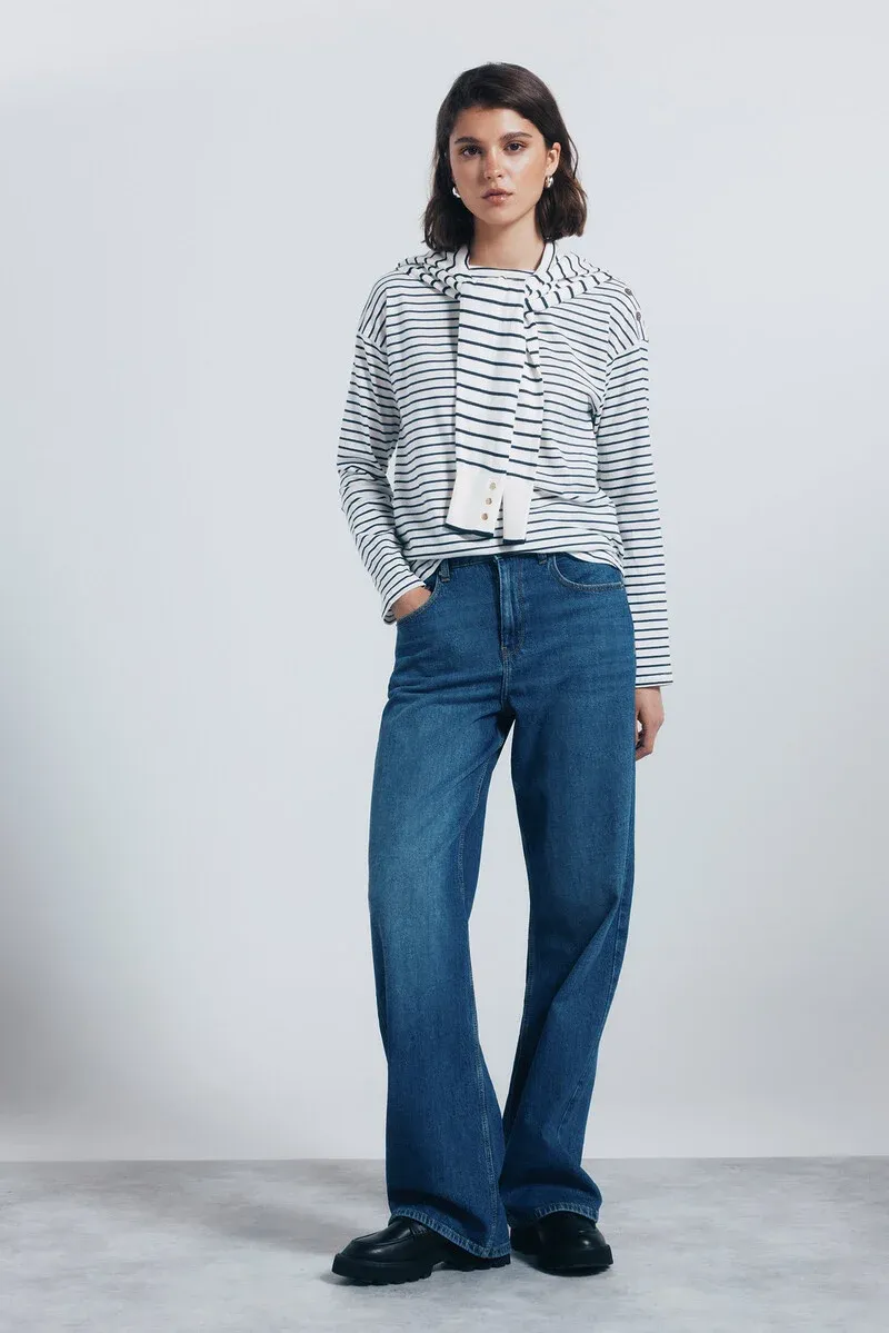 Striped T-shirt with shoulder buttons
