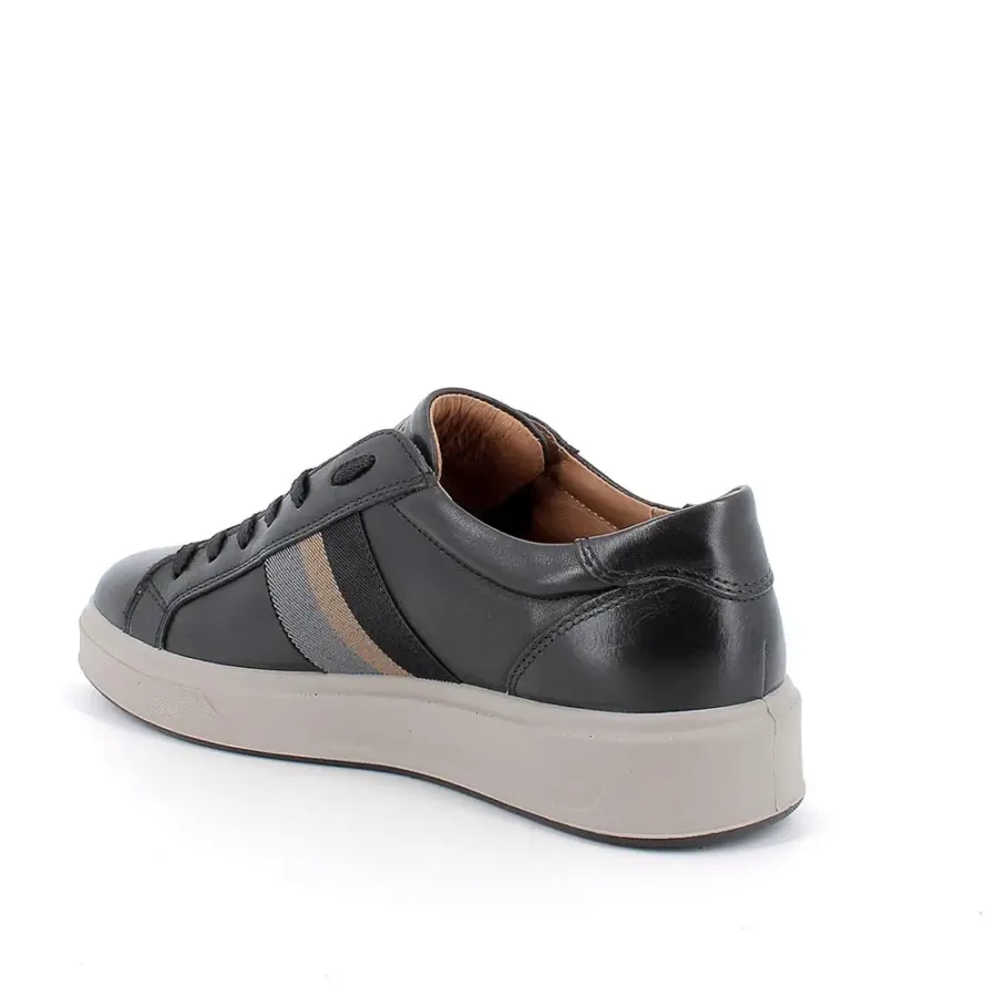 Sneakers for men black with laces