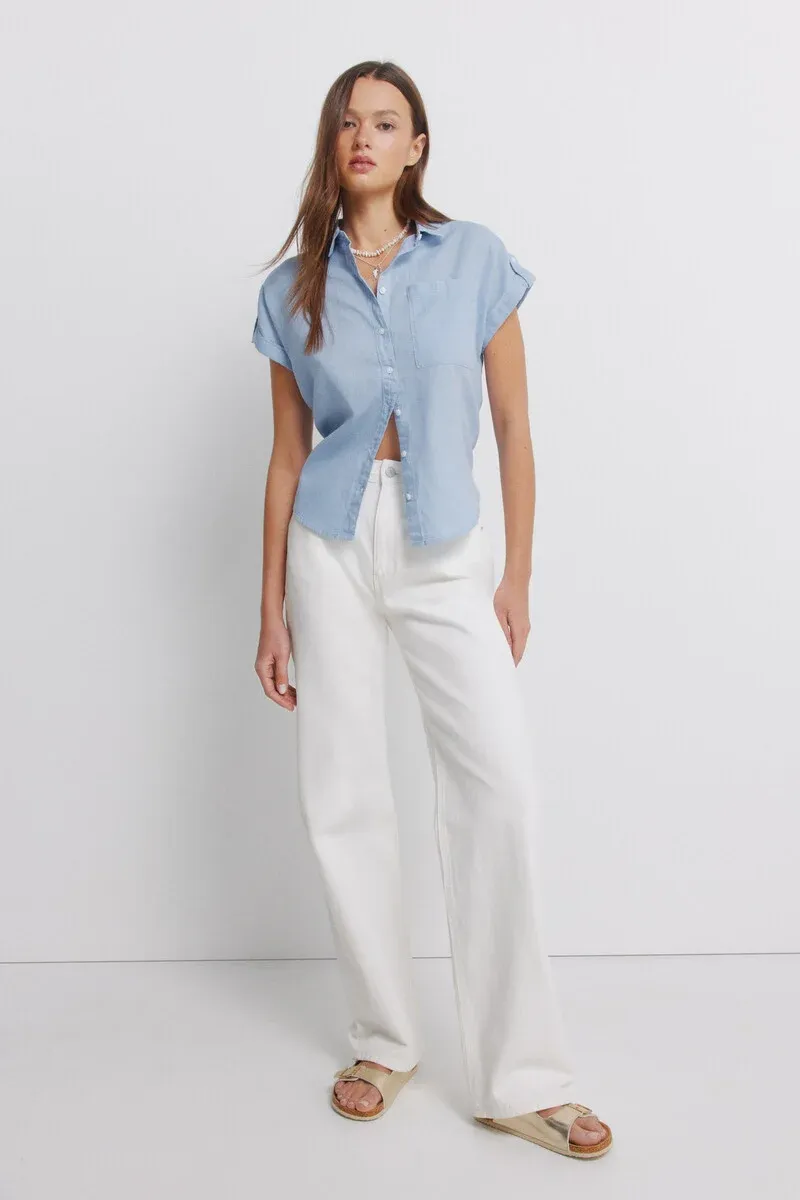 Short-sleeved cotton shirt