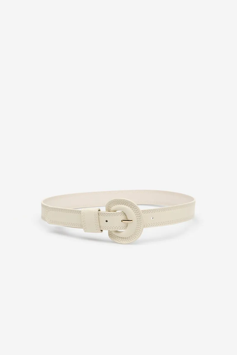 Belt lined with topstitching