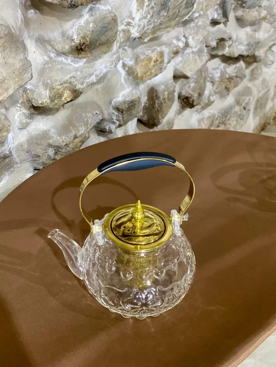 ابريق شاي زجاج شفاف مزخرف + يد مذهب