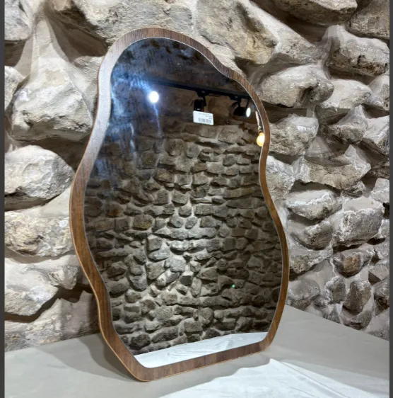 مراية تعليق شكل عشوائي خشب 70*50 سم