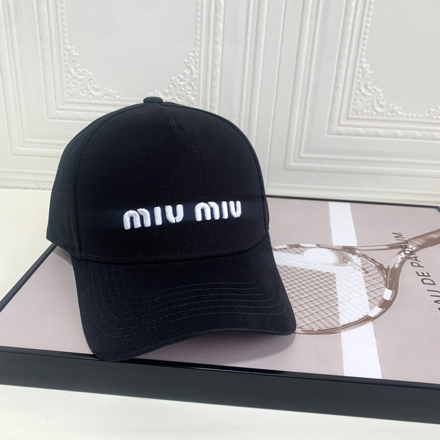 طاقيه miu miu