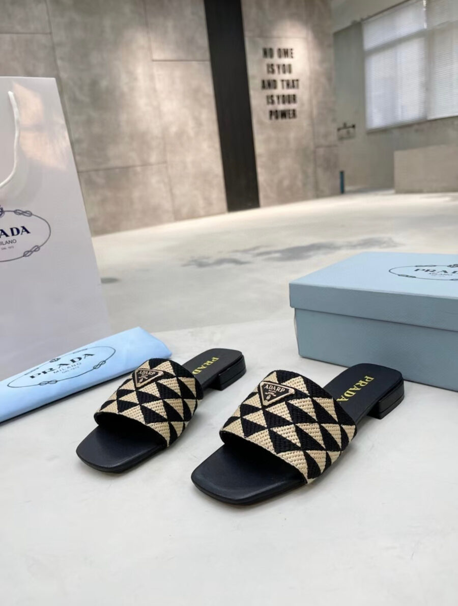 حفاي برادا PRADA